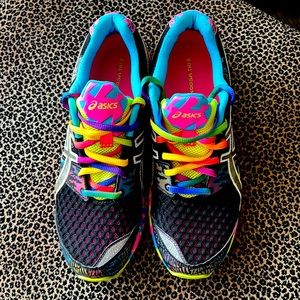 ASICS Gel Noosa Tri 8 women’s shoes. Only worn once, never outside.